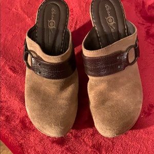 Barn Crown leather mules